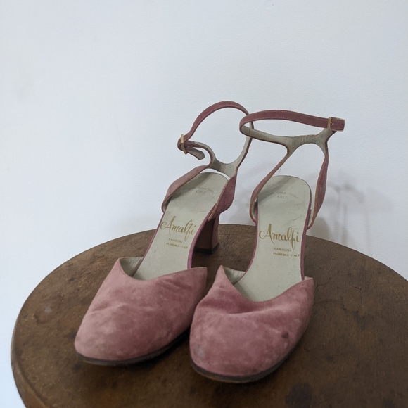 vtg 1960s dainty pink suede ankle strap heels - Picture 3 of 7